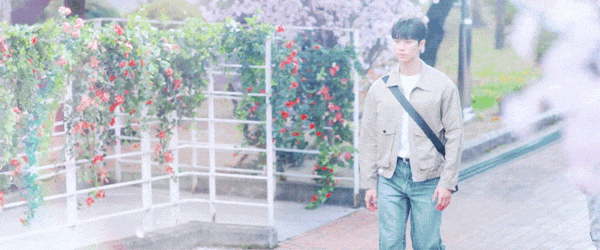  솔직히 클리셰 덩어리인데 그 맛에 본다는 드라마류.gif