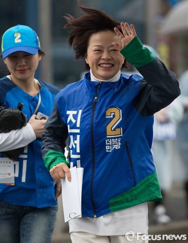 정덕들 사이에서 정치(인) 사진 잘찍기로 유명한 포커스뉴스 | 인스티즈