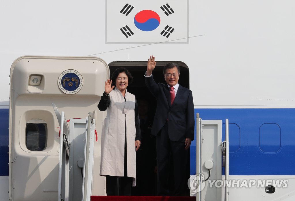 미국으로 출국한 문재인 대통령과 김정숙 여사 | 인스티즈