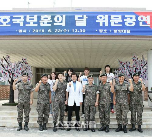 태진아, 군복무 김재중 위해 사비로 특별 위문공연 '화제' | 인스티즈