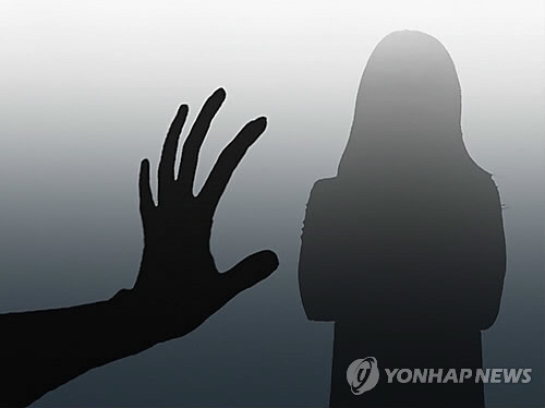 “성관계해봤냐” 묻고 옷 벗겨 때리고… 친딸 추행 '징역4년' | 인스티즈