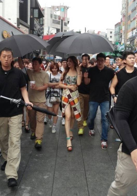 연예인치고 보통이하인 몸매를 가졌다는 수지 ㄷㄷㄷㄷㄷ | 인스티즈