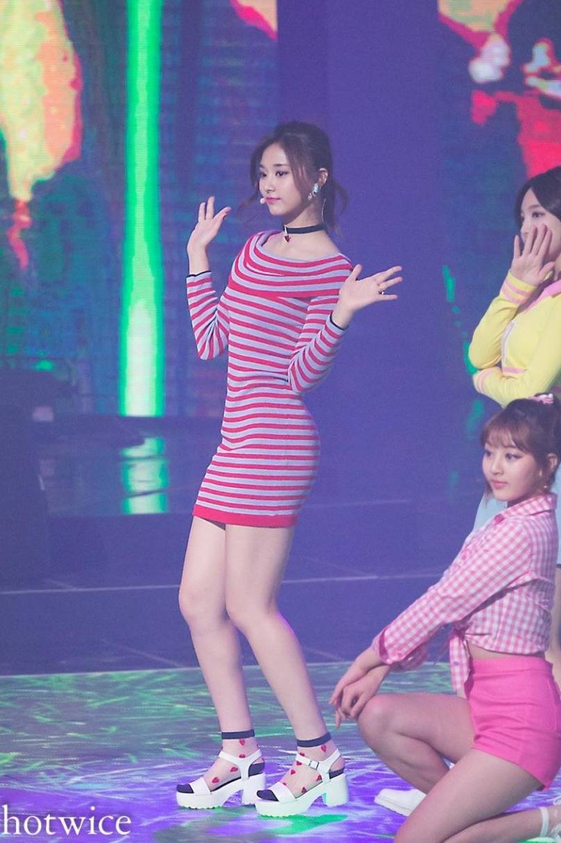 단 2장으로 보는 트와이스 쯔위의 몸매.jpgif - 인스티즈(instiz) 인티포털