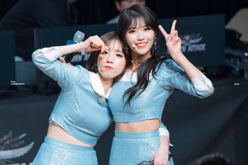 사이좋은 러블리즈 미주와 명은이.gif | 인스티즈