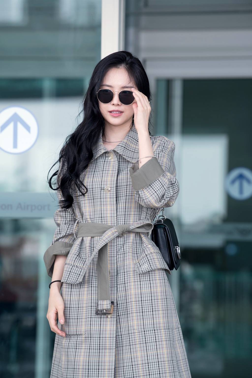 손나은 25일 인천공항 | 인스티즈