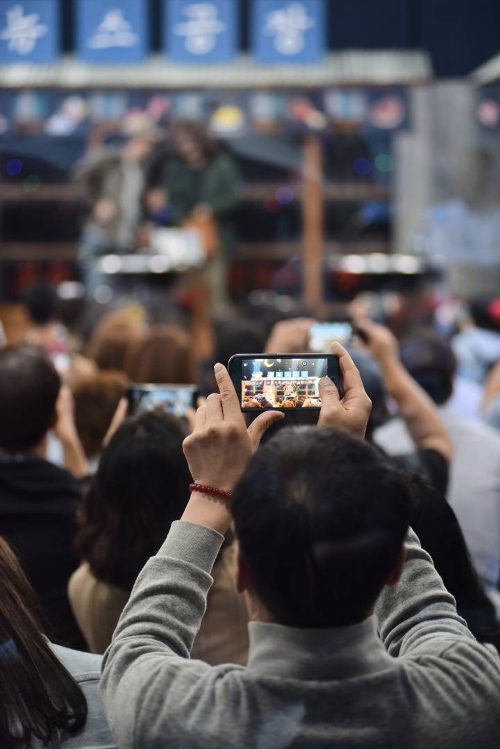 지금은 뉴스공장 1주년기념 생방송중 | 인스티즈