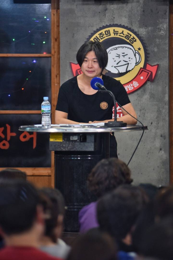 지금은 뉴스공장 1주년기념 생방송중 | 인스티즈