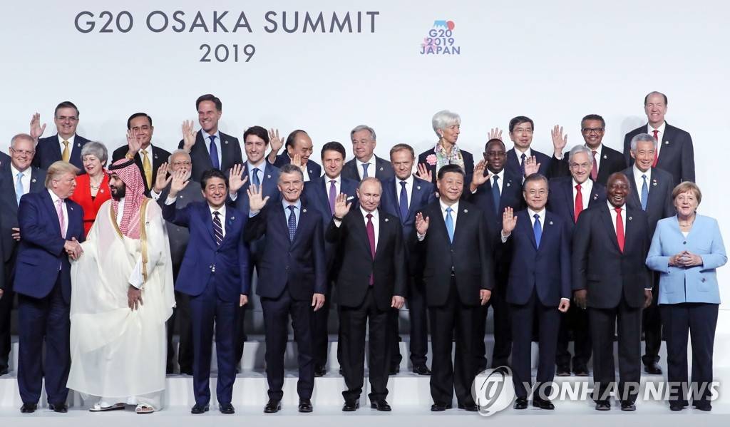 문재인 대통령 G20 기념사진(feat.아베) | 인스티즈