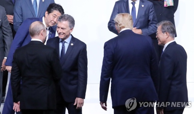 문재인 대통령 G20 기념사진(feat.아베) | 인스티즈