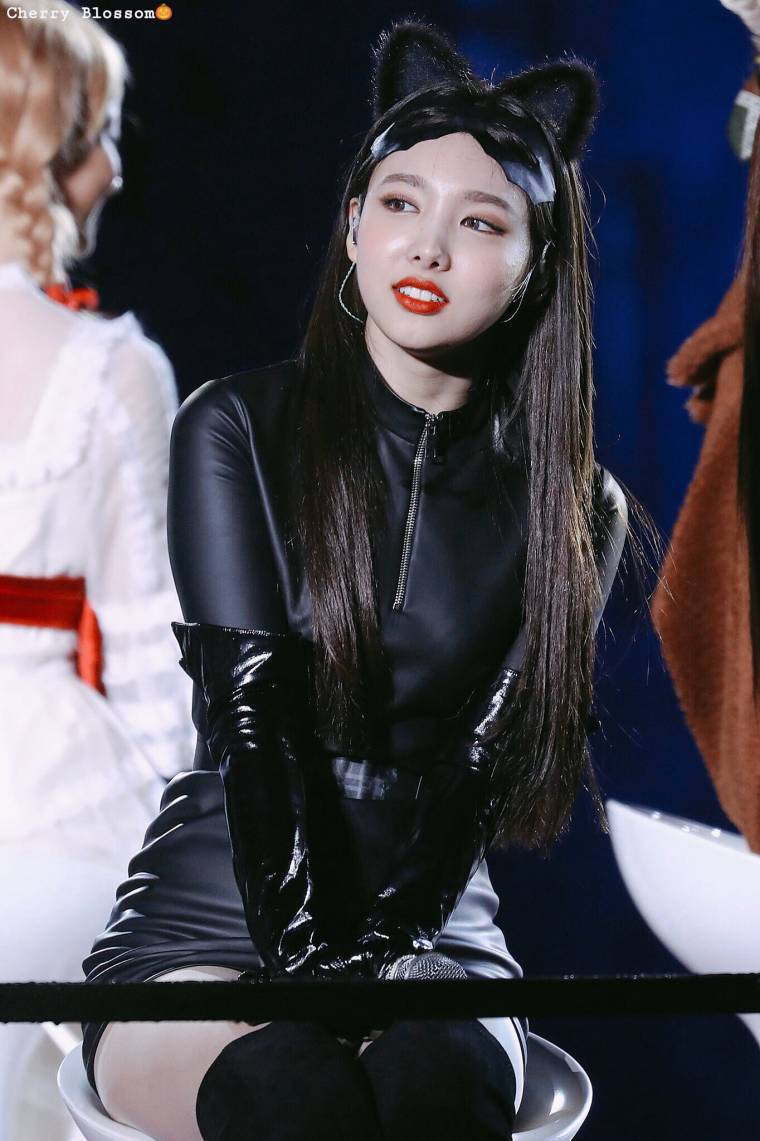 181028 트와이스 ONCE HALLOWEEN 나연 캣우먼 직캠 | 인스티즈