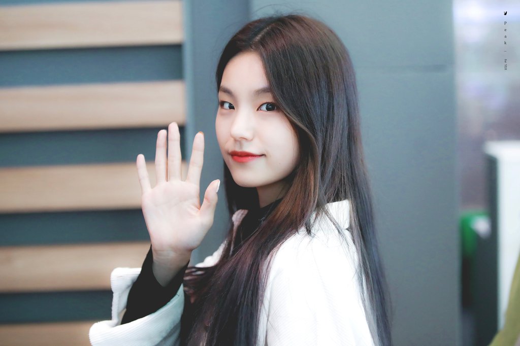 화장 연하게한 오늘자 ITZY 예지.jpg | 인스티즈