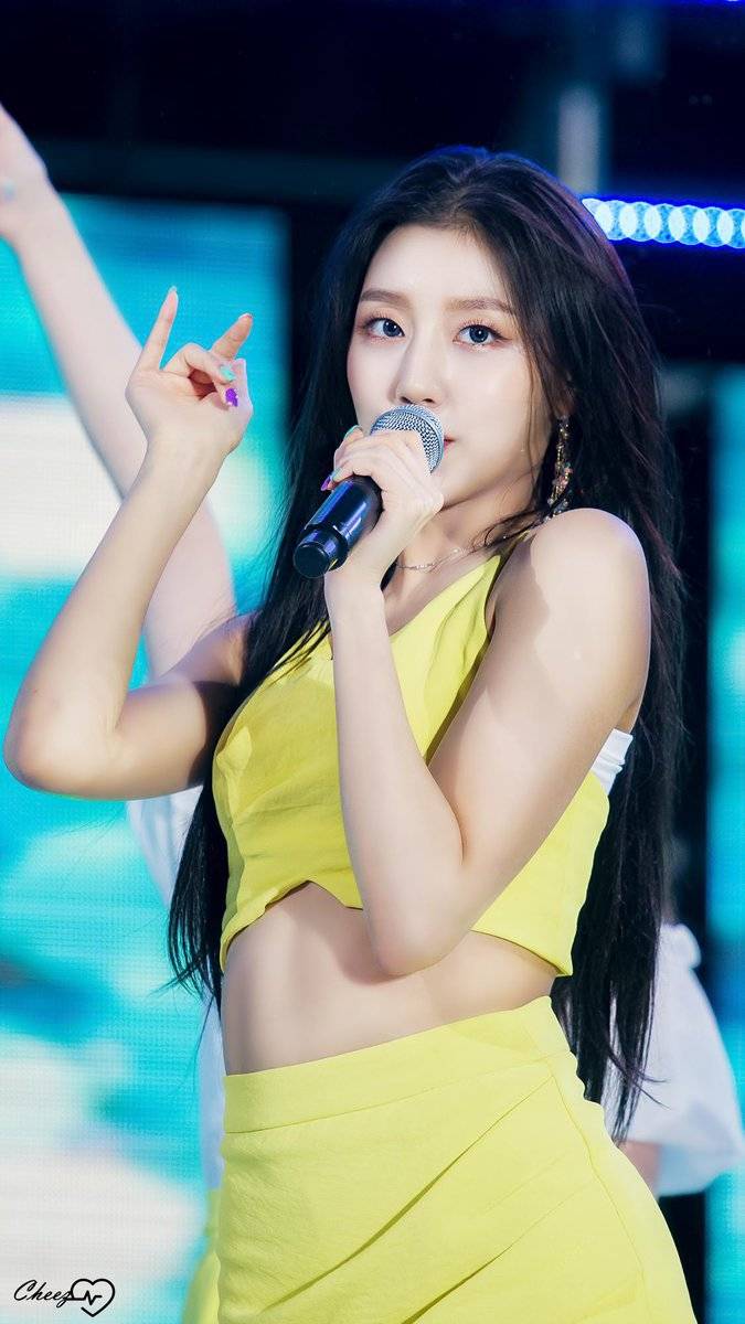 러블리즈 무쌍 비주얼 미인 정예인 2019년 모습.jpgif | 인스티즈