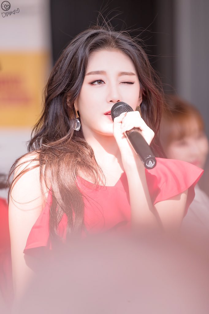 러블리즈 무쌍 비주얼 미인 정예인 2019년 모습.jpgif | 인스티즈