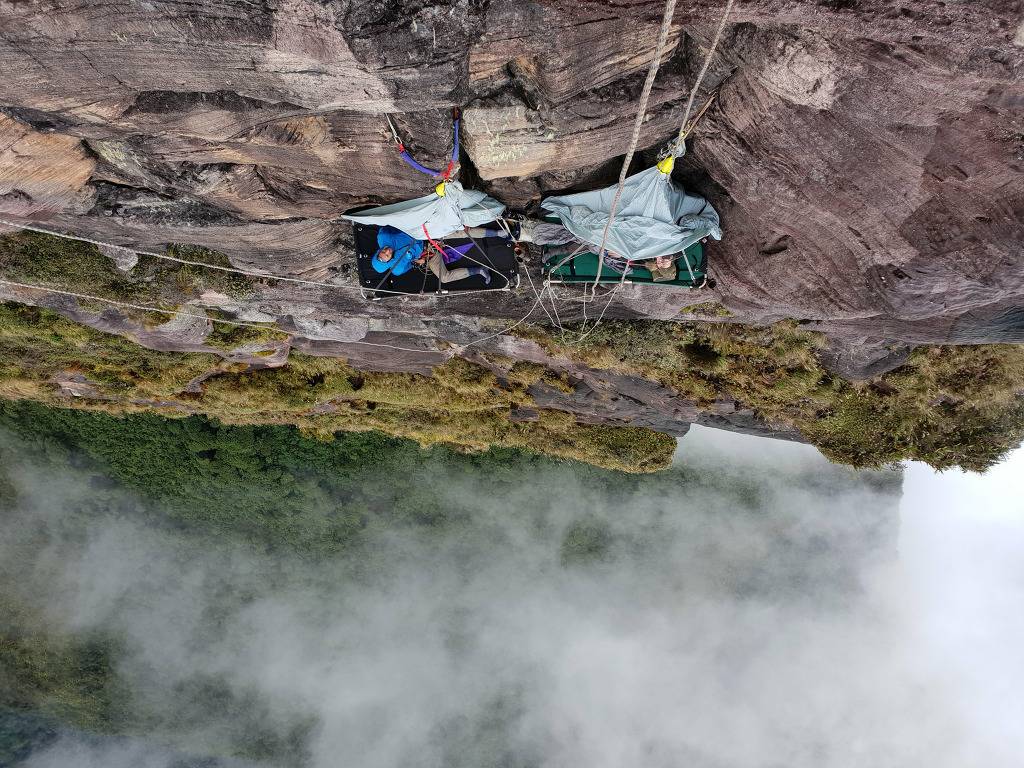 절벽 텐트 (Portaledges)(Extreme Hanging Tents) | 인스티즈