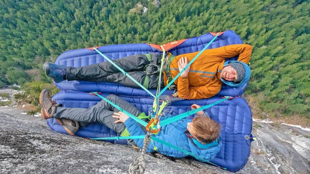 절벽 텐트 (Portaledges)(Extreme Hanging Tents) | 인스티즈