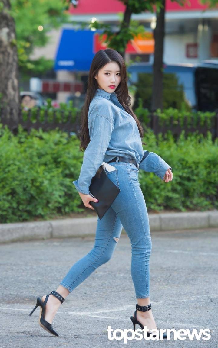 출근길에 엄청 까불까불하는 청청패션 러블리즈 미주.jpgif | 인스티즈