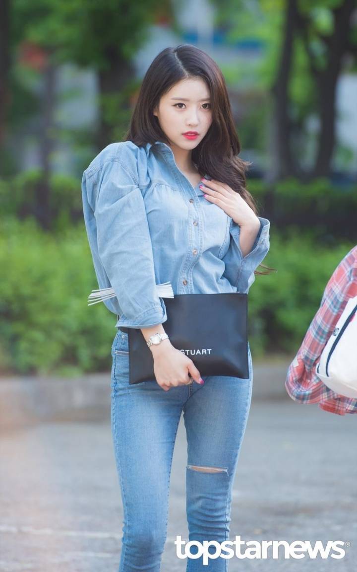 출근길에 엄청 까불까불하는 청청패션 러블리즈 미주.jpgif | 인스티즈