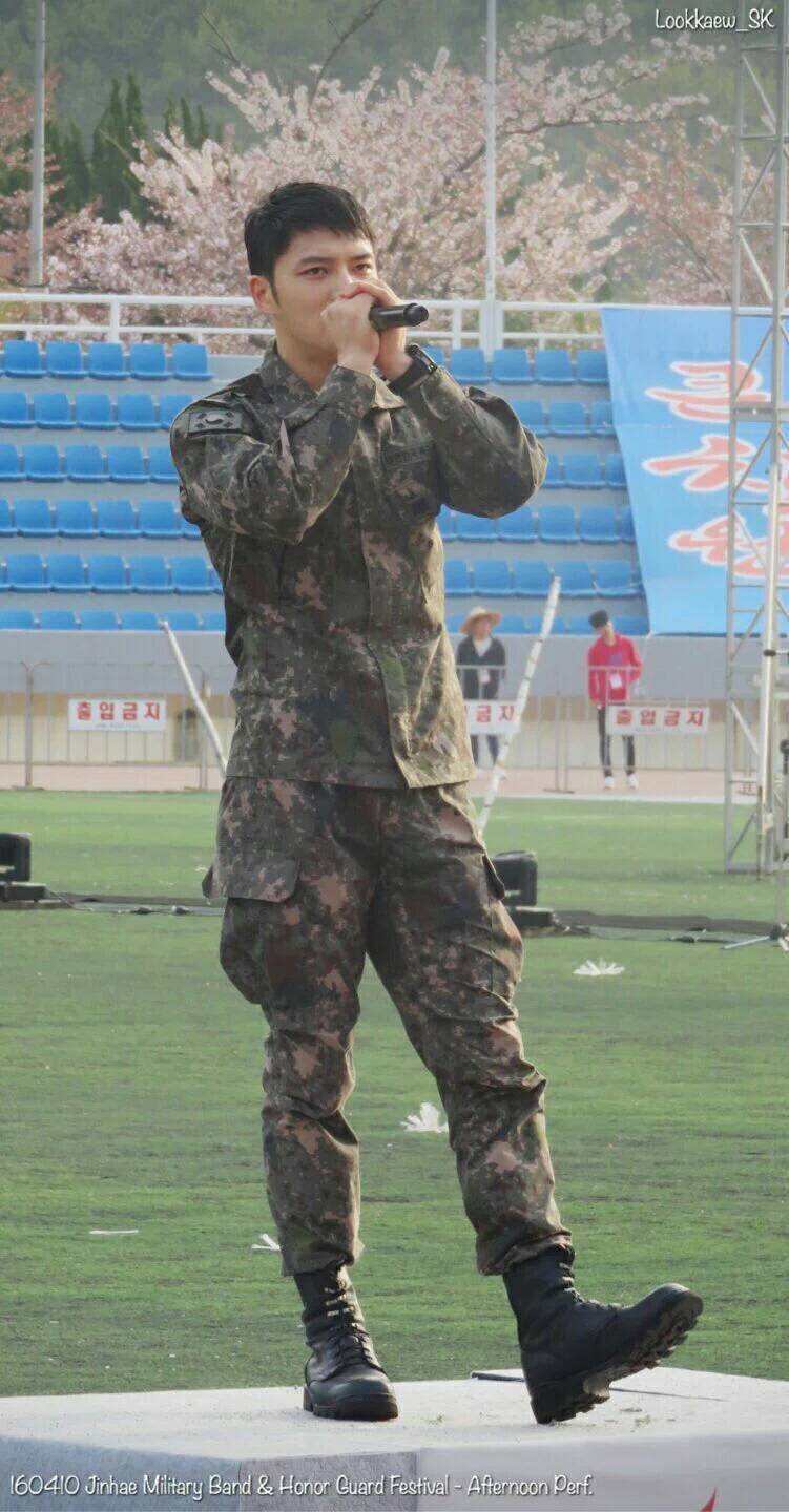 육군 군수사령부 털고있는 김재중 상병ㅋㅋㅋㅋㅋㅋ | 인스티즈