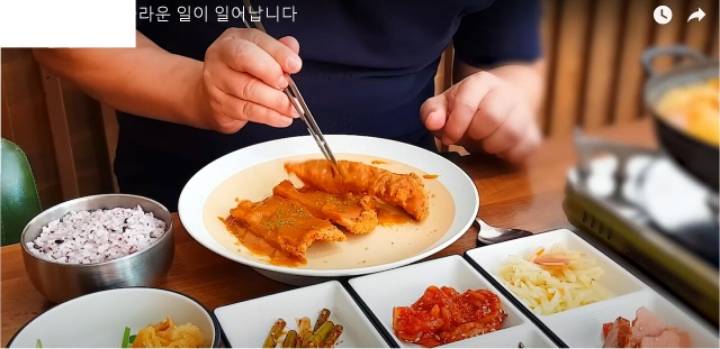 부대찌개 같이주는 돈까스백반 | 인스티즈