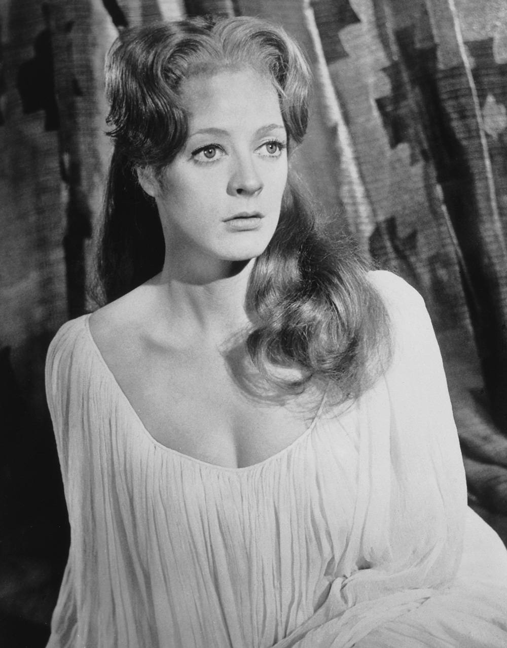 Maggie Smith: Photos of the Actress Through Her Life – Hollywood Life