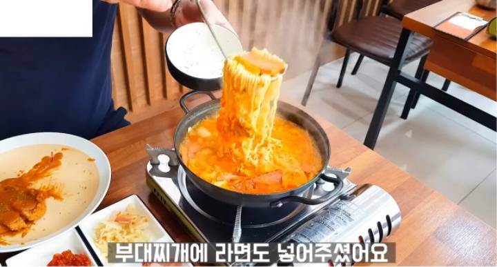 부대찌개 같이주는 돈까스백반 | 인스티즈