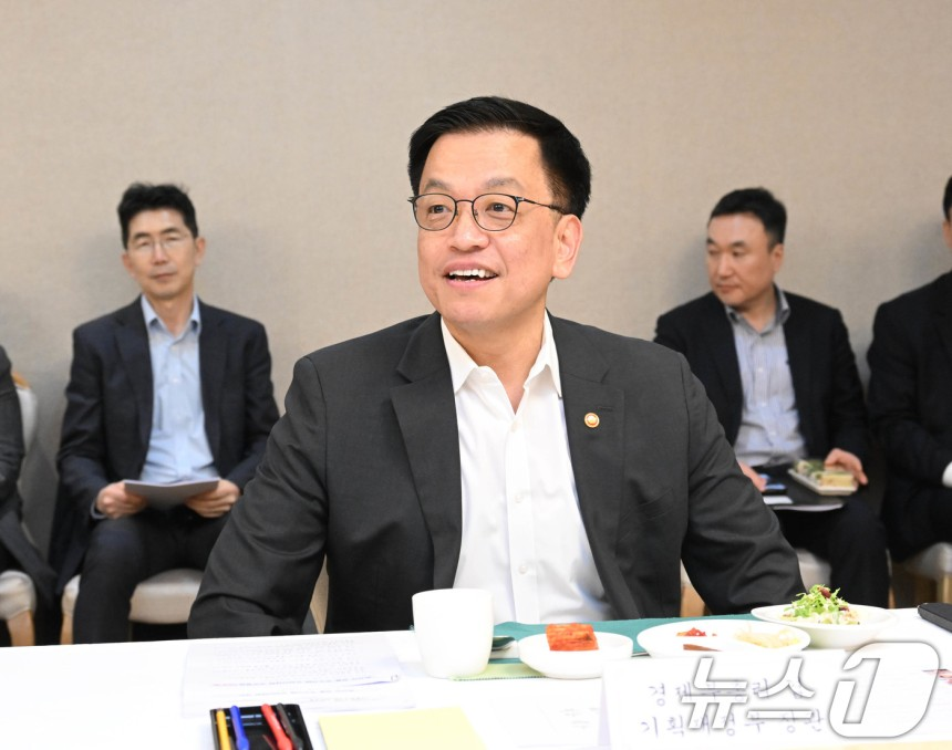 최상목 부총리, 일자리창출 우수기업 오찬간담회 | 인스티즈