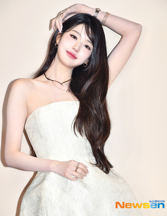 오늘자 아이브 장원영 불가리 쥬얼리 포토월 기사사진 | 인스티즈