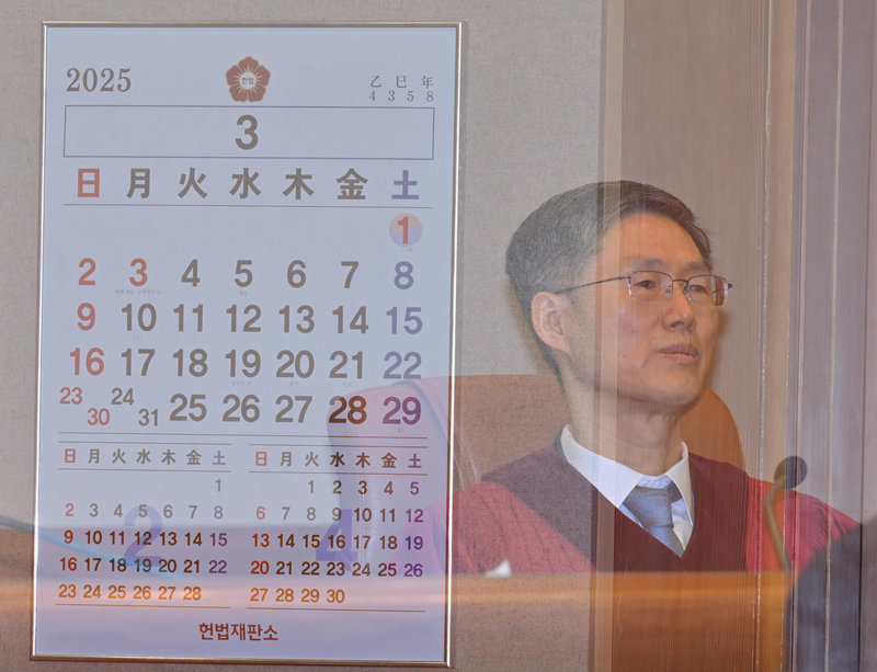 尹 선고 또 한 주 넘긴 헌재… 4·18 前에 하긴 하나 | 인스티즈