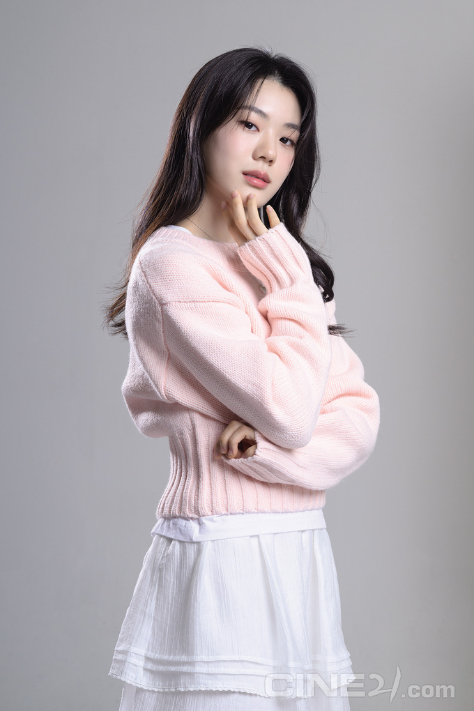 [특집] 씨네21이 선정한 2025 라이징스타, 김지안, 신재휘, 오예주, 장규리, 진호은, 최민영 | 인스티즈