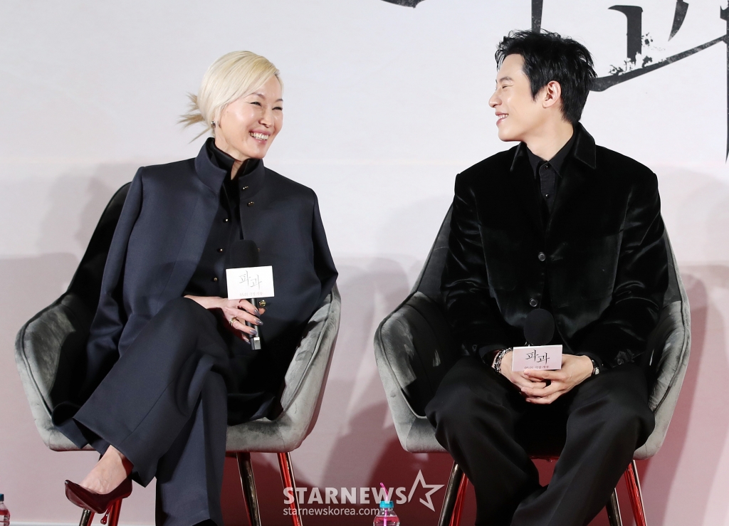 영화 파과 제작보고회 이혜영&김성철 투샷 | 인스티즈