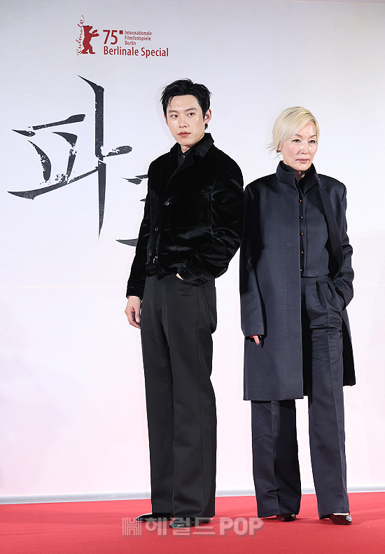 영화 파과 제작보고회 이혜영&김성철 투샷 | 인스티즈