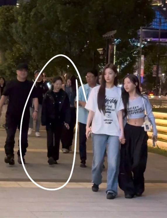 이수만 회사에서 프로듀서 하고 있는 듯한 소녀시대 써니.jpg | 인스티즈