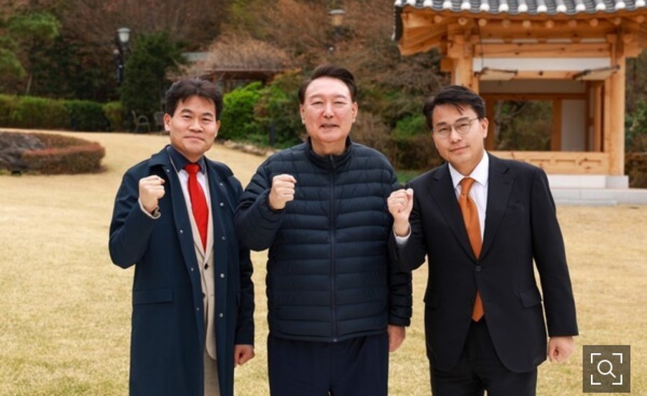 尹 "나야 죽어도 상관없지만 국민들 어쩌나"…전한길 만나 토로 | 인스티즈