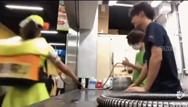  일본 맥주걸 피트스탑.gif
