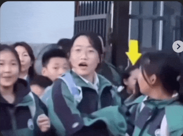 하교 시간 서로를 찾기 힘들었던 딸과 아빠의 묘안 | 인스티즈
