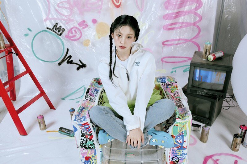 있지(ITZY) 예지 엄브로 'Topi Breeze' 화보 | 인스티즈