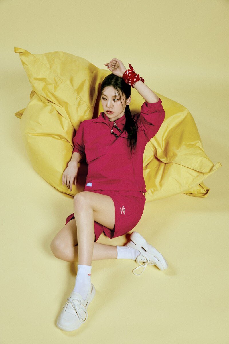있지(ITZY) 예지 엄브로 'Topi Breeze' 화보 | 인스티즈