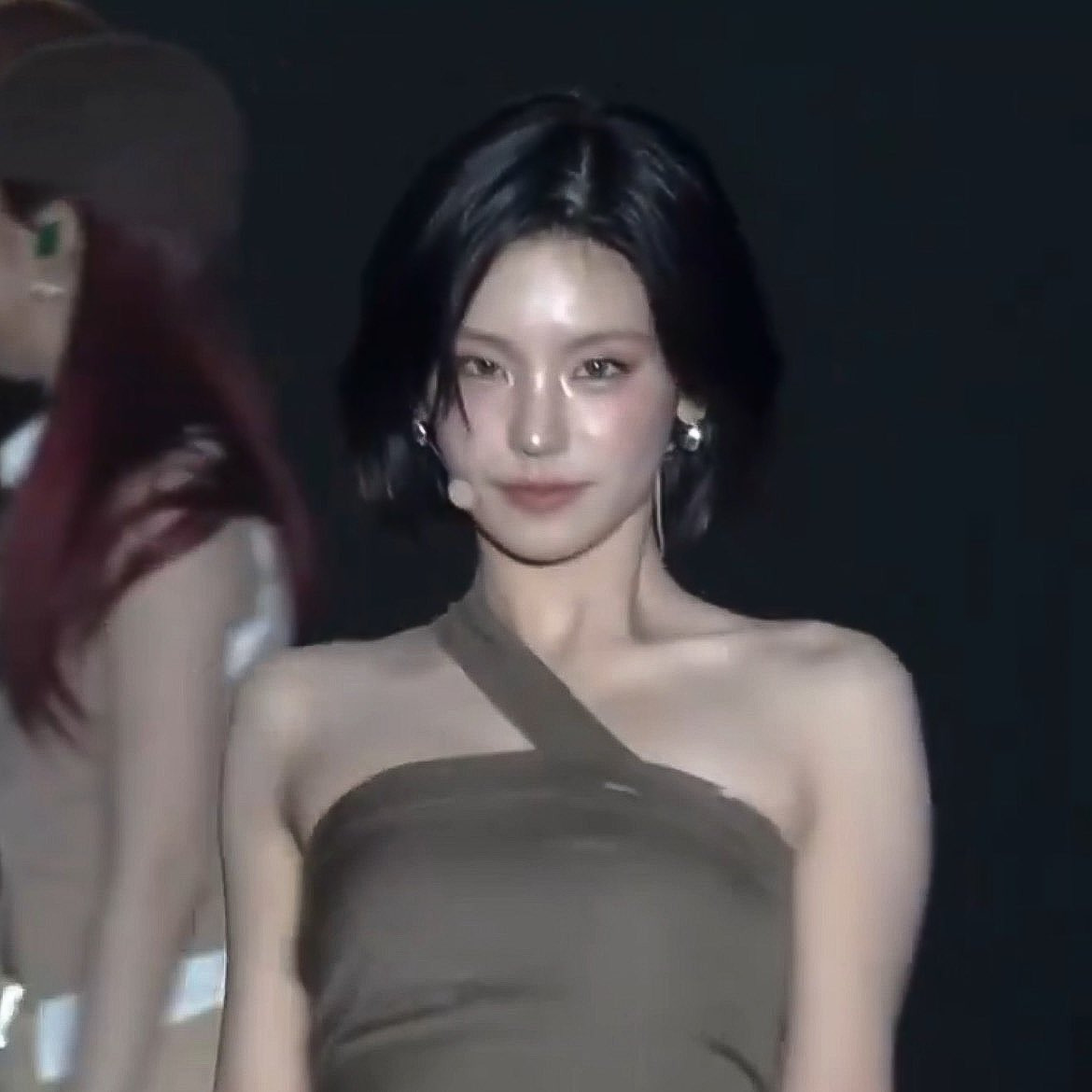 데뷔 처음으로 칼단발로 자른 있지 예지 | 인스티즈
