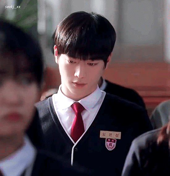  중국에서 방영 도중에 실시간 규제먹고 종영된 BL 드라마 스토리.gif