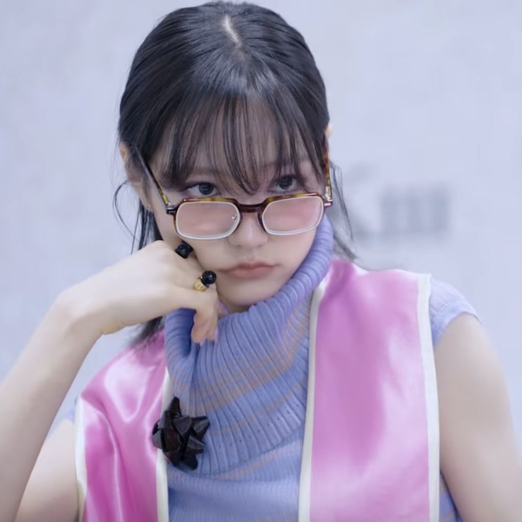 90년대 뿔테안경도 찰떡같이 받아먹는 키키 지유 | 인스티즈