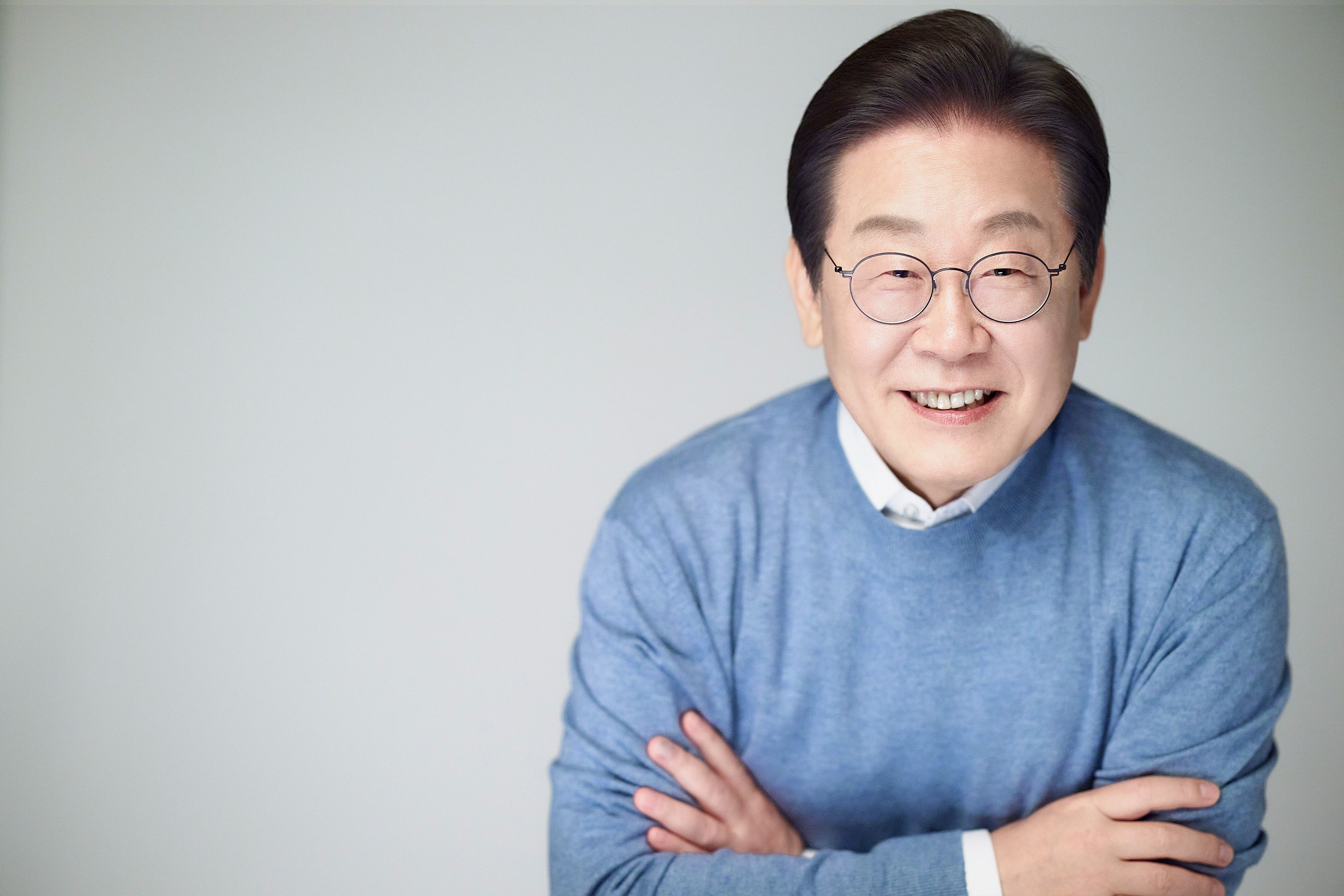  이재명 : 주문하신 사진 찵여왔습니다..🫶