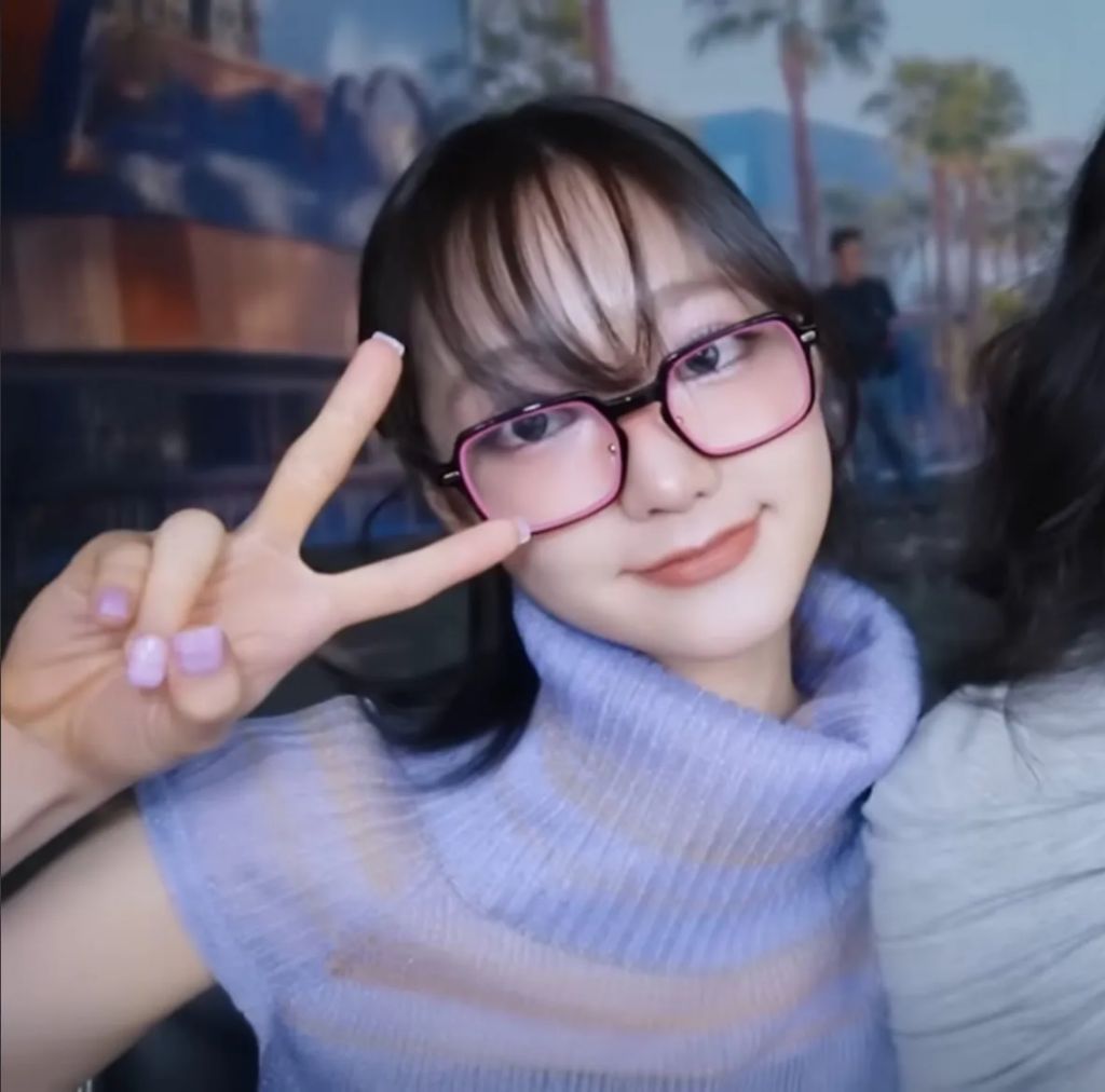 90년대 뿔테안경도 찰떡같이 받아먹는 키키 지유 | 인스티즈